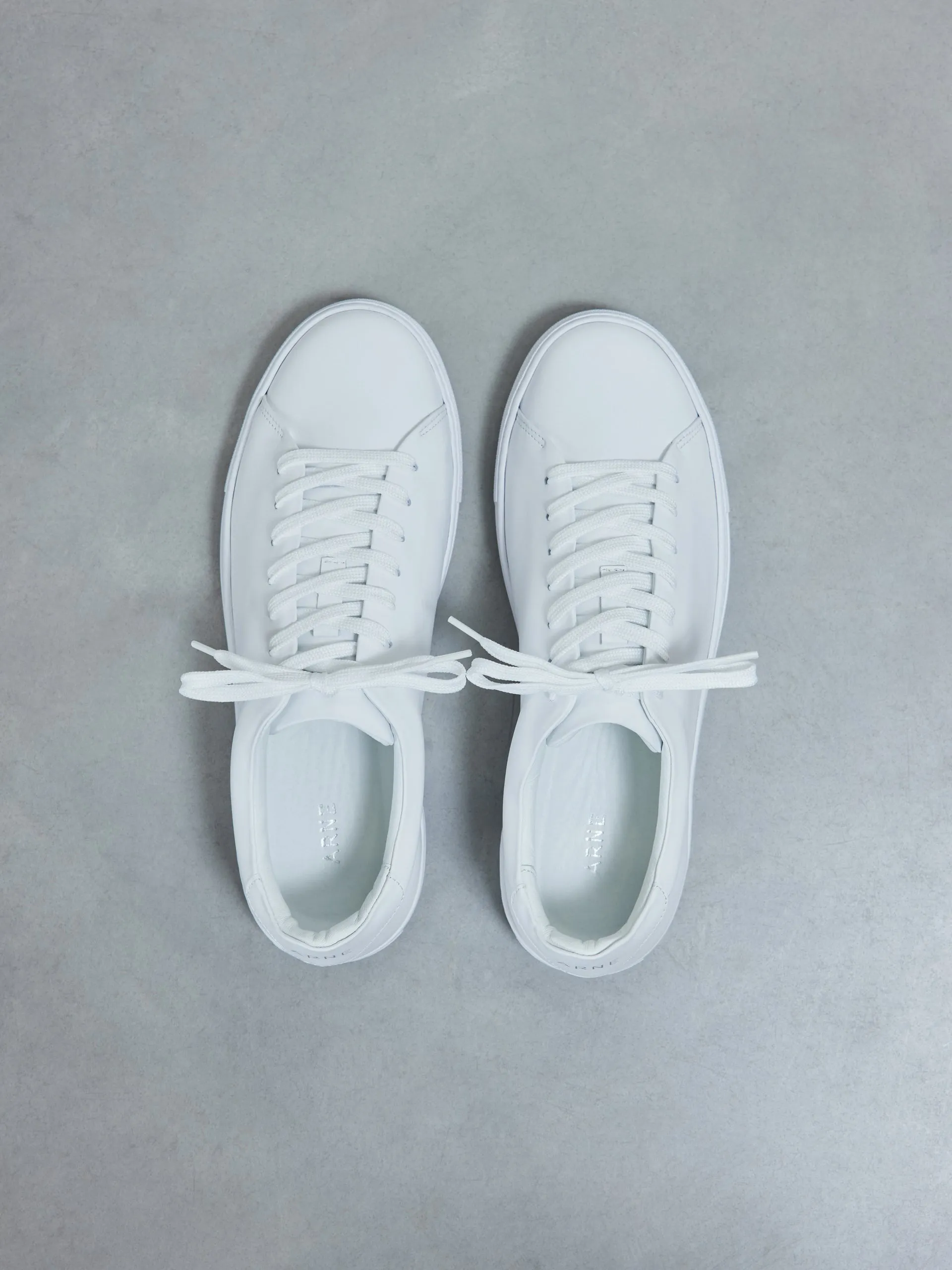 Low Essential Leather Trainer in White