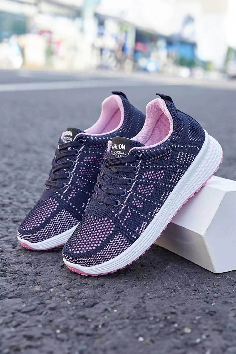 Women's Breathable Mesh Lace-Up Sneakers